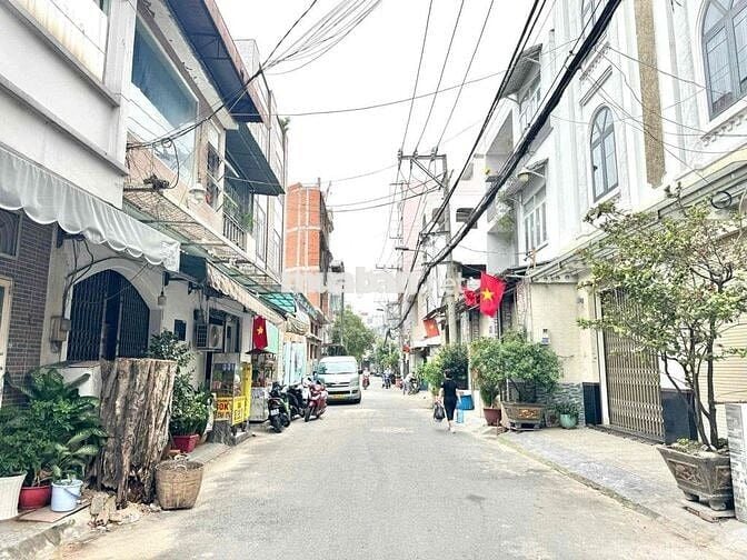 Nhà Hẻm 1/ Sát Mặt Tiền Lê Văn Quới (4x12m) 1 Lầu 2 Phòng