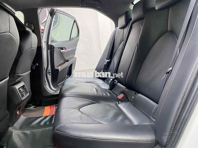 Toyota Camry 2.0G 2021 Trắng nt Đen 15.000 Km