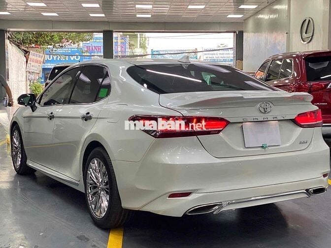 Toyota Camry 2.0G 2021 Trắng nt Đen 15.000 Km