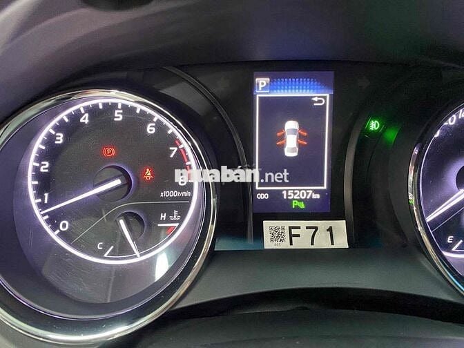 Toyota Camry 2.0G 2021 Trắng nt Đen 15.000 Km