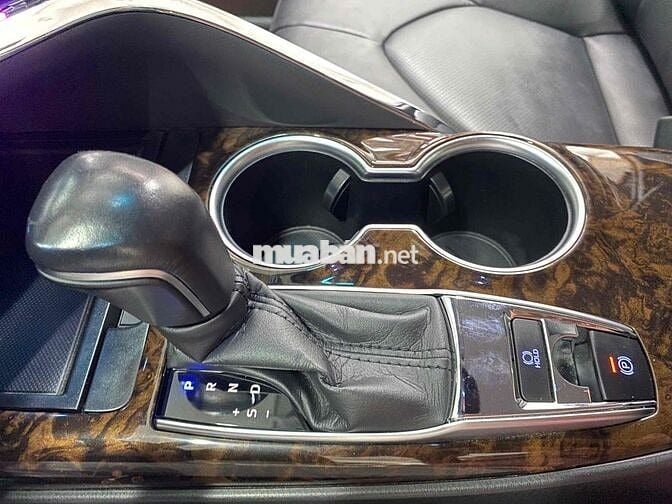 Toyota Camry 2.0G 2021 Trắng nt Đen 15.000 Km