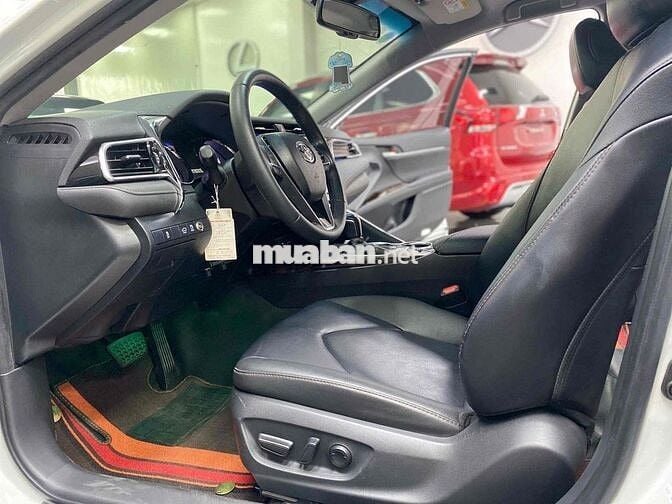 Toyota Camry 2.0G 2021 Trắng nt Đen 15.000 Km