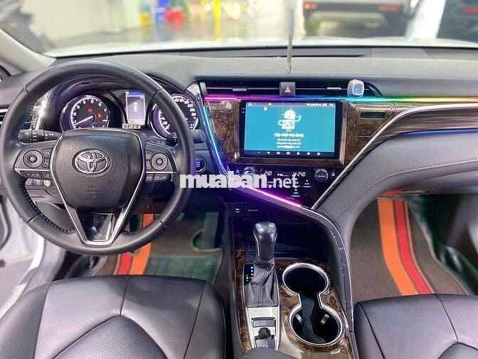 Toyota Camry 2.0G 2021 Trắng nt Đen 15.000 Km