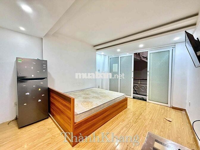 CHO THUÊ 1 PHÒNG NGỦ TÁCH BẾP 35M2 4 NGƯỜI 4 XE, HẦM XE THANG MÁY