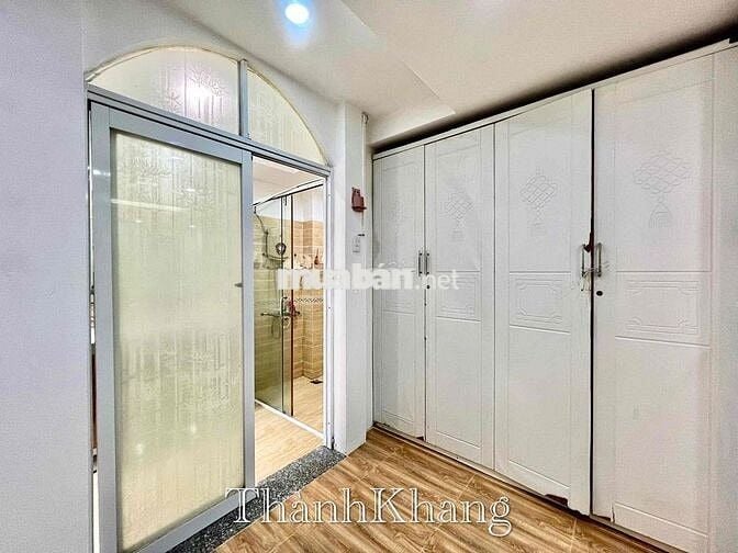 CHO THUÊ 1 PHÒNG NGỦ TÁCH BẾP 35M2 4 NGƯỜI 4 XE, HẦM XE THANG MÁY