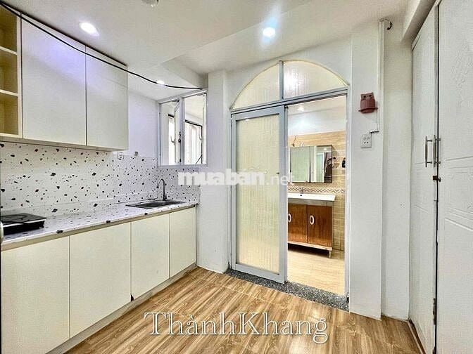 CHO THUÊ 1 PHÒNG NGỦ TÁCH BẾP 35M2 4 NGƯỜI 4 XE, HẦM XE THANG MÁY