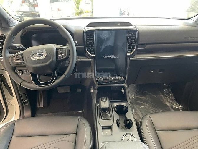 Ford Everest 2025 2.0L 4x4AT đen 