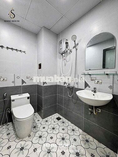 CĂN HỘ RỘNG 40m2 CỬA SỔ THOÁNG BAN CÔNG RỘNG Ở GẦN HÀNG XANH