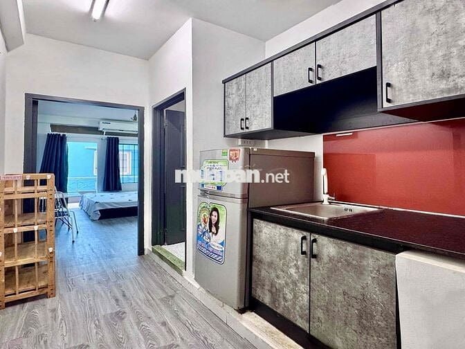 Căn hộ chính chủ full nội thất tách bếp có ban công lớn khu bùi viện