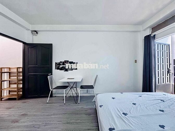 Căn hộ chính chủ full nội thất tách bếp có ban công lớn khu bùi viện