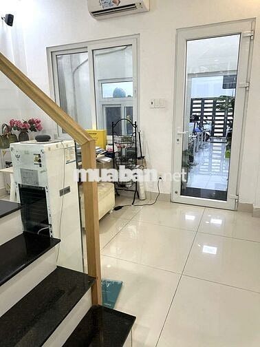 Nhà đẹp 2 lầu 4 x 23 _3PN FULL NTCC có sân vườn hơp ở KD Online