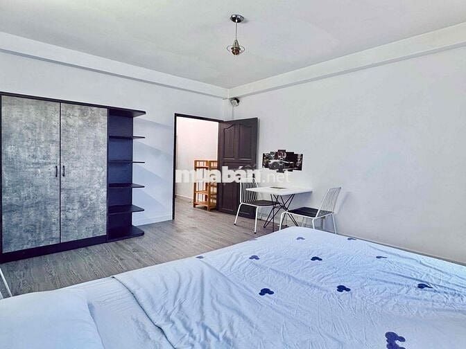 Căn hộ chính chủ full nội thất tách bếp có ban công lớn khu bùi viện