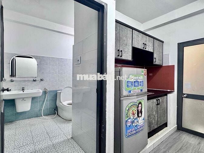 Căn hộ chính chủ full nội thất tách bếp có ban công lớn khu bùi viện