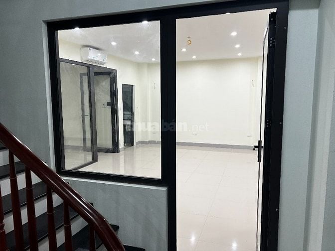 Chính chủ cho thuê MB 160m2 lô góc, T3 thang máy, ĐH, NL 28 triệu