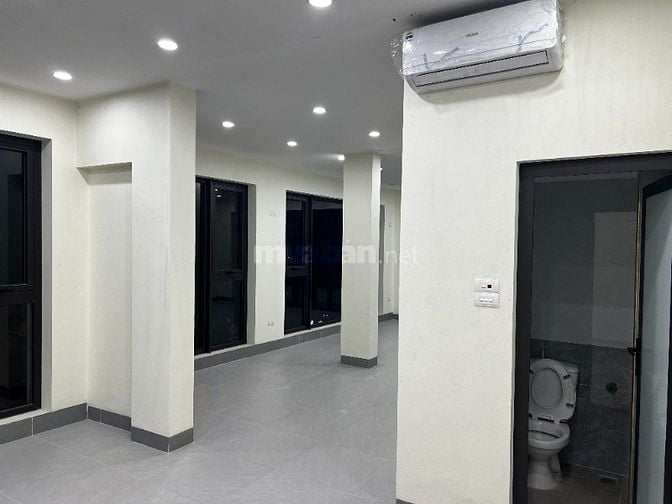 Chính chủ cho thuê MB 160m2 lô góc, T3 thang máy, ĐH, NL 28 triệu