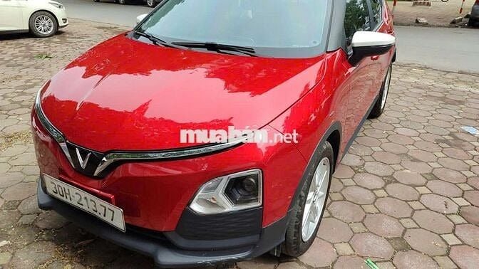 Ô tô điện VinFast VF 5 màu đỏ thuê pin