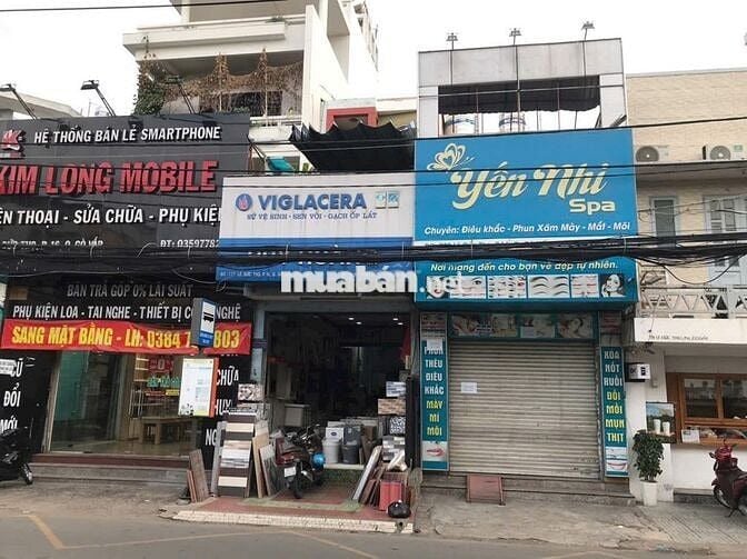 Nhà mặt tiền cách chợ, trường học, nhà thờ chỉ vài bước chân