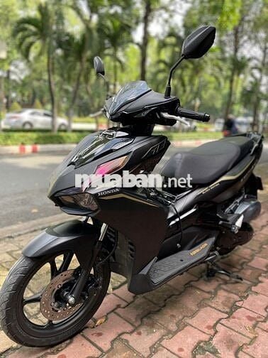Xe máy Honda Air Blade 125 màu đen 2021
