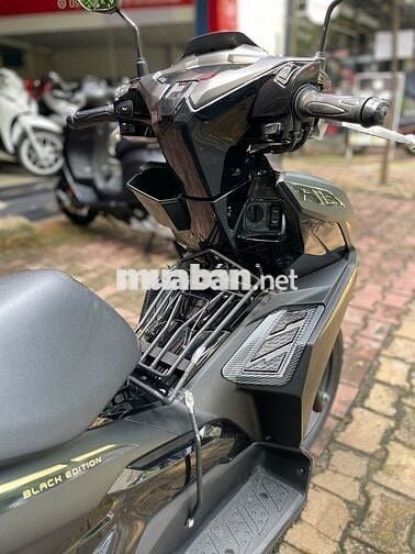 Xe máy Honda Air Blade 125 màu đen 2021