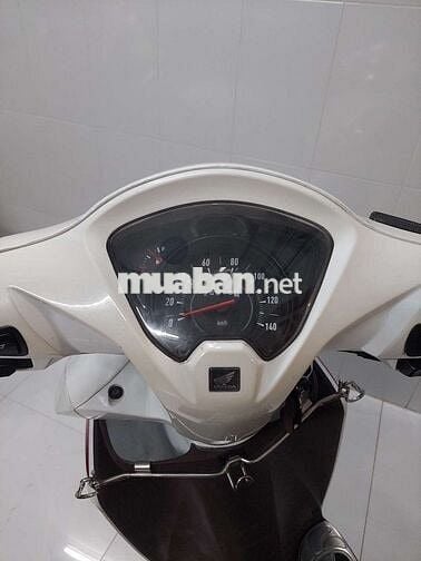 Vision trắng 2019 nữ chạy kỹ