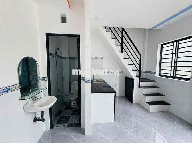 Kẹt tiền bán gấp căn nhà 1 trệt 1 lầu có hỗ trợ góp