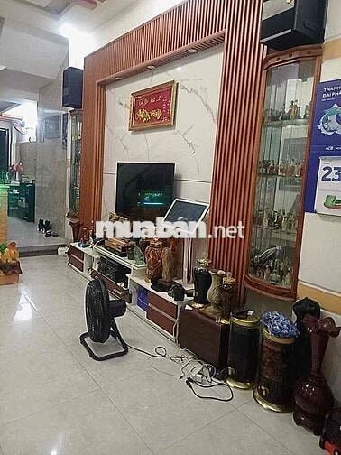 nhà 2 tầng kiệt trưng nữ vương nhà xây kiên cố .