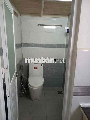 PHÒNG CÓ GÁC CỬA SỔ TRỜI THANG MÁY GẦN CẦU CHỮ Y QUẬN 5