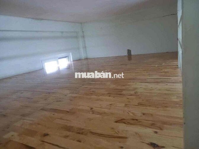 PHÒNG CÓ GÁC CỬA SỔ TRỜI THANG MÁY GẦN CẦU CHỮ Y QUẬN 5