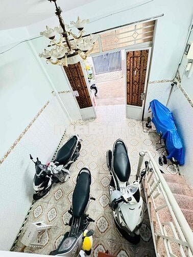 NHÀ Ở GẦN TRUNG TÂM SG CHỈ HƠN 4đ