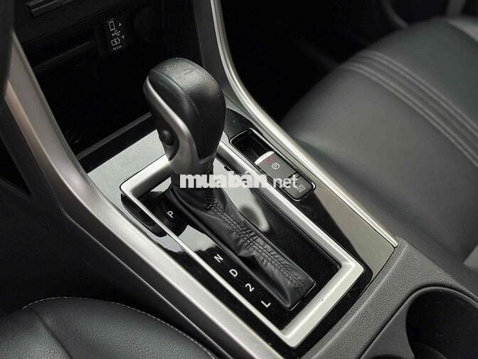 Mitsubishi Xpander 1.5 AT Premium  2024