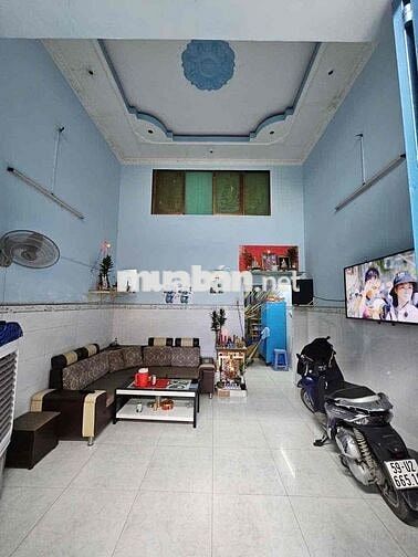 hang ngộp 2ty5 nhà 2 lầu gần Nguyễn thị Tú