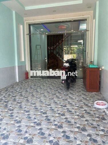 - Diện tích: 4x19m2. Sổ Hồng vuông vức đẹp .
Nhà 1 trệt 2 lầu