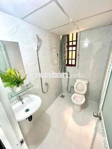 CHO THUÊ PHÒNG CỬA SỔ THOÁNG GẦN CV ĐẦM SEN LẠC LONG QUÂN NGUYỄN SƠN