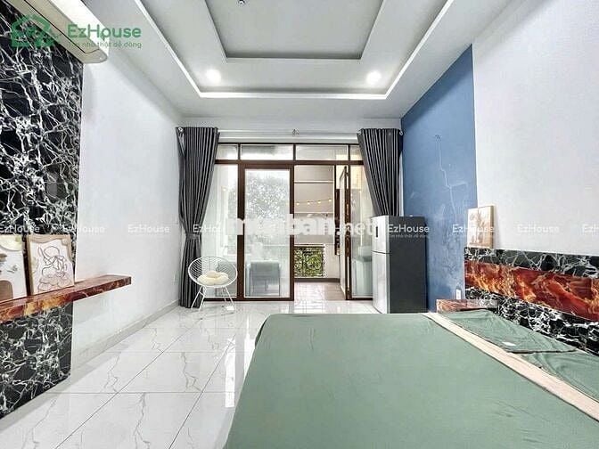 Cho thuê căn hộ dịch vụ một phòng ngủ ban công to ở ngã tư Bảy Hiền
