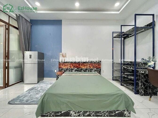 Cho thuê căn hộ dịch vụ một phòng ngủ ban công to ở ngã tư Bảy Hiền