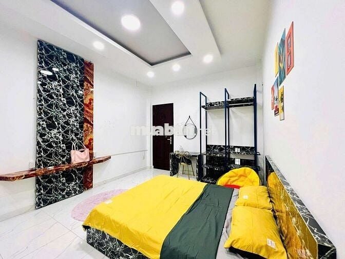 Cho thuê căn hộ dịch vụ một phòng ngủ ban công to ở ngã tư Bảy Hiền