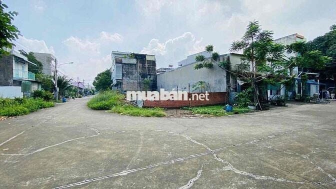 Đất góc 2 mặt tiền 151m2(ngang8,2m),khu Dapark,gần ngã tư Bình Thung