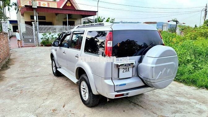 Everest chở tiền cho ngân hàng thanh lý tốt mà rẻ