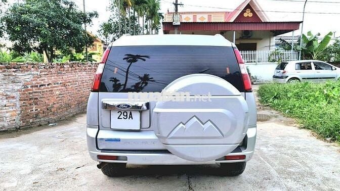 Everest chở tiền cho ngân hàng thanh lý tốt mà rẻ