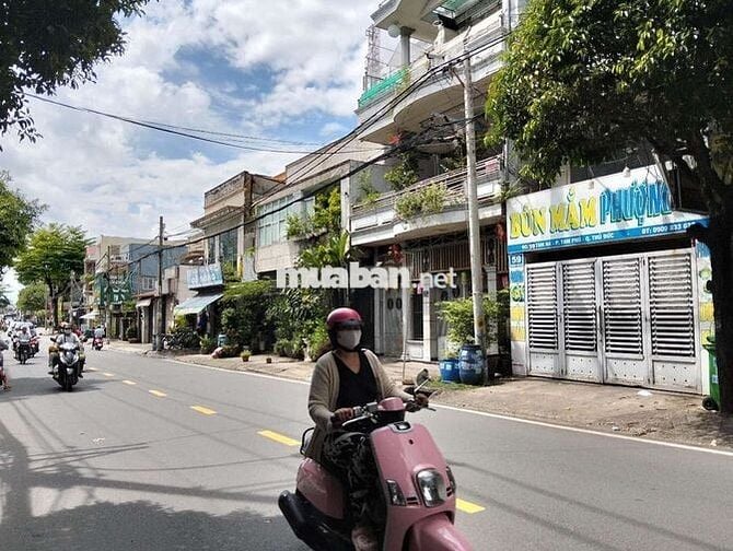 Bán nhà Thủ Đức  3 tầng Hxh thông 60m² .