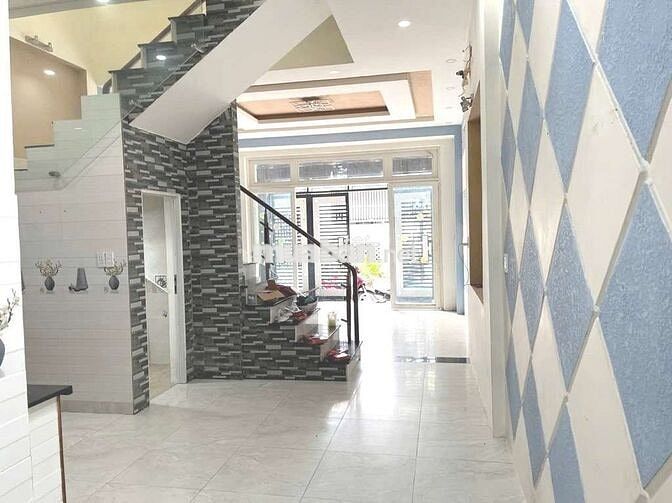 Bán nhà Thủ Đức  3 tầng Hxh thông 60m² .