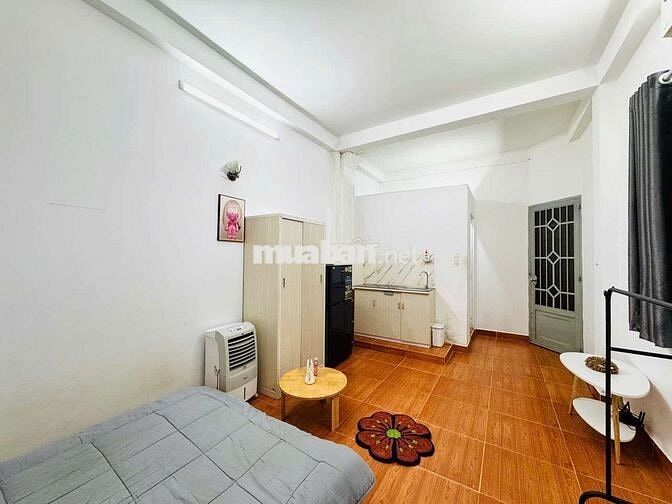 Giá cực rẻ - Phòng ban công 30m2 - Full nội thất - đường Trần Văn Đang