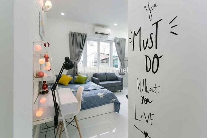 Phòng Ban Công ngay chợ Hạnh Thông Tây- CV Làng Hoa