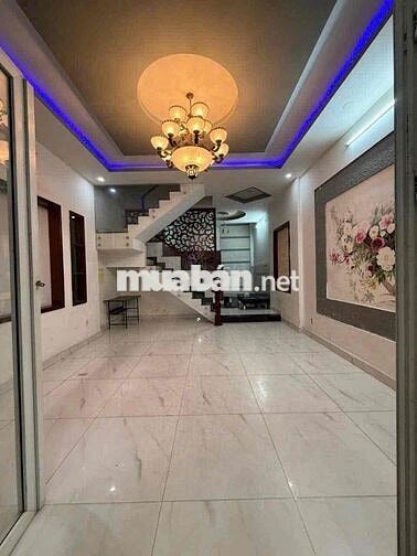 Phòng Ban Công ngay chợ Hạnh Thông Tây- CV Làng Hoa