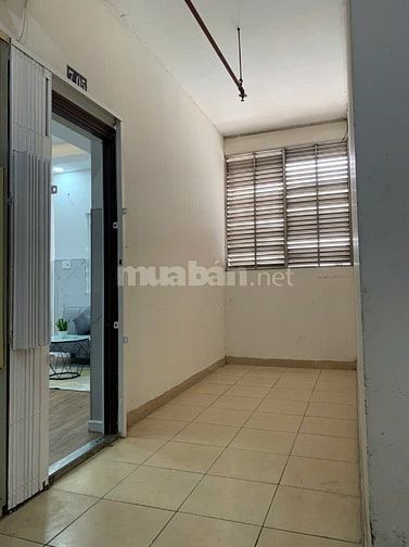 Bán căn hộ chung cư Lê Thị Riêng, lầu 3, Quận 10