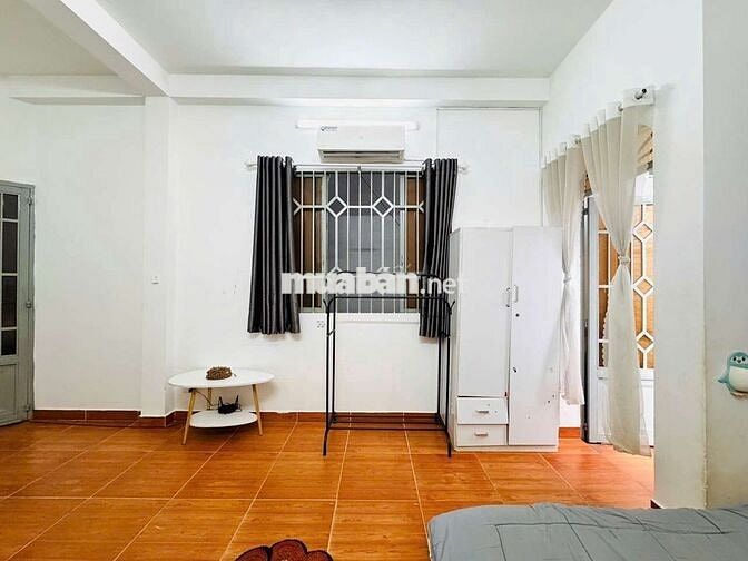 Giá cực rẻ - Phòng ban công 30m2 - Full nội thất - đường Trần Văn Đang