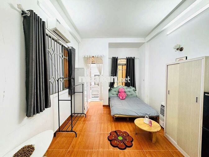 Giá cực rẻ - Phòng ban công 30m2 - Full nội thất - đường Trần Văn Đang