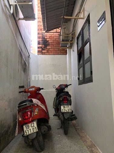 Bán gấp nhà hẻm 1283 Huỳnh Tấn Phát, Q.7, DT: 4,3 x 10m, sổ hồng riêng