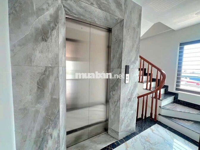 LÔ GÓC 7 TẦNG THANG MÁY LONG BIÊN GARA ÔTÔ 4 PHÒNG NGỦ FULL NỘI THẤT