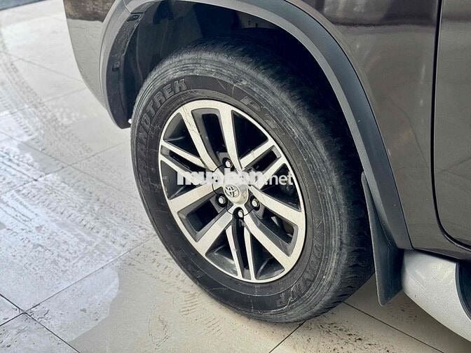 Toyota Fortuner 2 cầu số tự động máy xăng đi 53.00